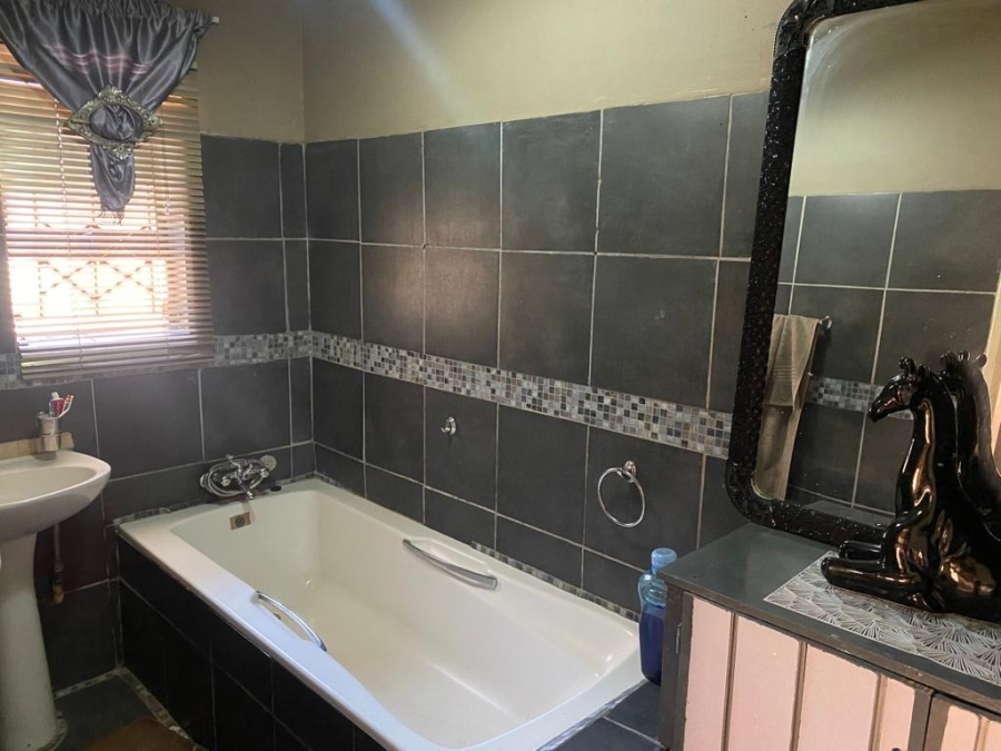 4 Bedroom Property for Sale in Rustenburg North North West